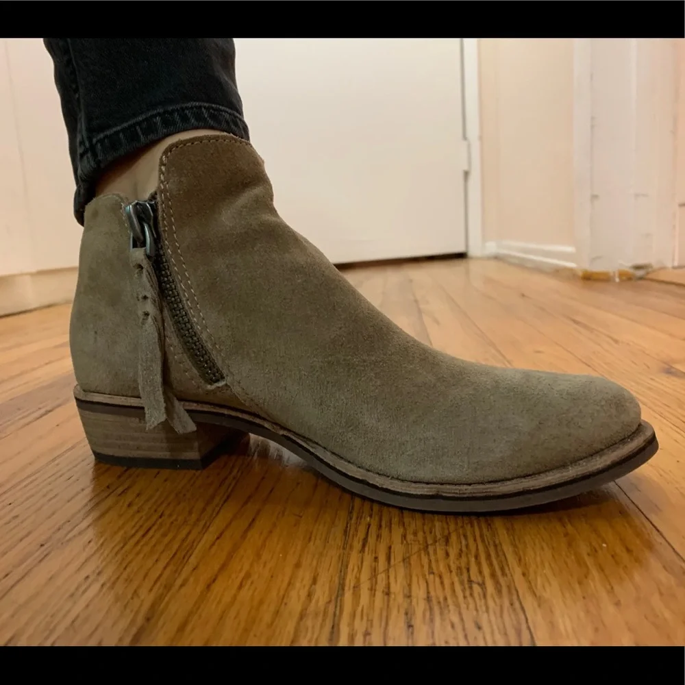 Dolce Vita tan suede ankle boots - Picture 4 of 4
